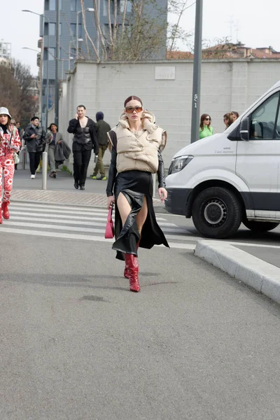 Los Huéspedes Llegan Desfile Moda Prada Durante Semana Moda Milán —  Fotos de Stock