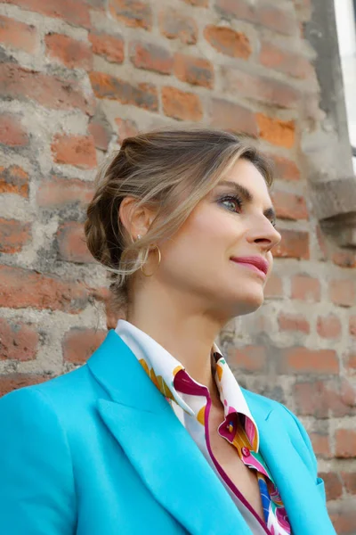 Konuklar, Şubat 2022 'de Milano' daki Luisa Spagnoli defilesine geliyorlar.