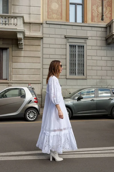 Konuklar, Şubat 2022 'de Milano' daki Luisa Spagnoli defilesine geliyorlar.