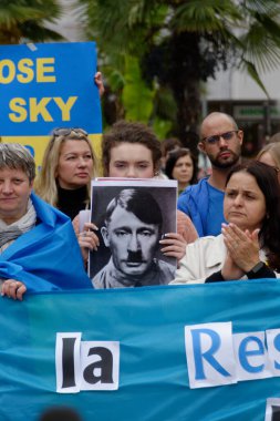 Ukrayna halkı Putin 'in başlattığı savaşa karşı gösteri düzenledi.