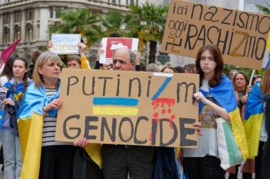 Ukrayna halkı Putin 'in başlattığı savaşa karşı gösteri düzenledi.