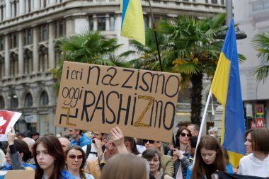 Ukrayna halkı Putin 'in başlattığı savaşa karşı gösteri düzenledi.