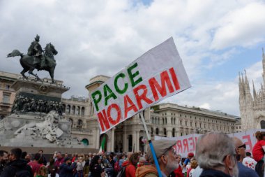 Ukrayna halkı Putin 'in başlattığı savaşa karşı gösteri düzenledi.