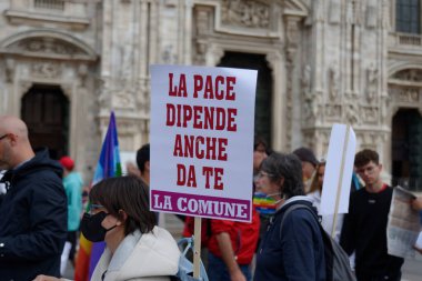 Ukrayna halkı Putin 'in başlattığı savaşa karşı gösteri düzenledi.