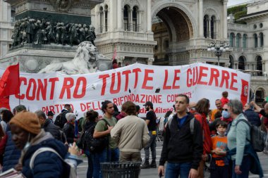 Ukrayna halkı Putin 'in başlattığı savaşa karşı gösteri düzenledi.