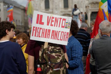 Ukrayna halkı Putin 'in başlattığı savaşa karşı gösteri düzenledi.