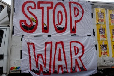 Ukrayna halkı Putin 'in başlattığı savaşa karşı gösteri düzenledi.