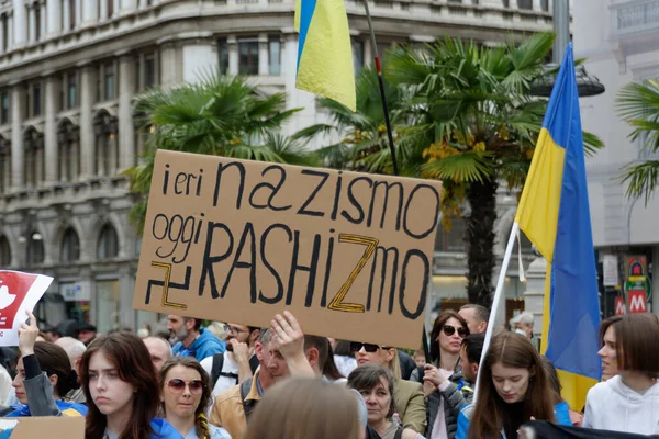 Ukrayna halkı Putin 'in başlattığı savaşa karşı gösteri düzenledi.