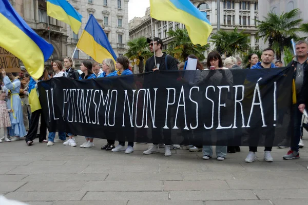 Ukrayna halkı Putin 'in başlattığı savaşa karşı gösteri düzenledi.