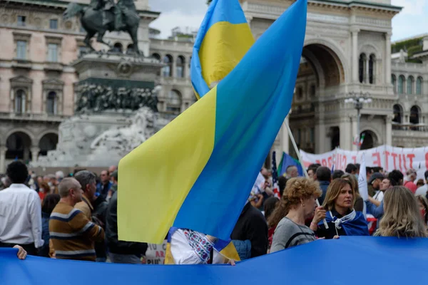 Ukrayna halkı Putin 'in başlattığı savaşa karşı gösteri düzenledi.