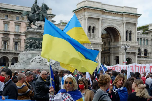 Ukrayna halkı Putin 'in başlattığı savaşa karşı gösteri düzenledi.
