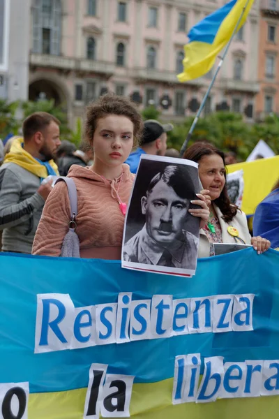 Ukrayna halkı Putin 'in başlattığı savaşa karşı gösteri düzenledi.