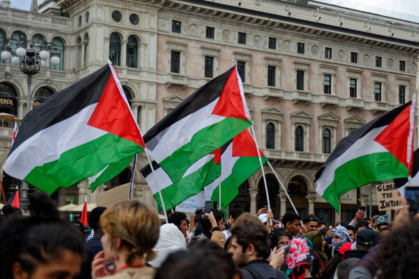 украинский народ выступает против войны, начатой Путиным