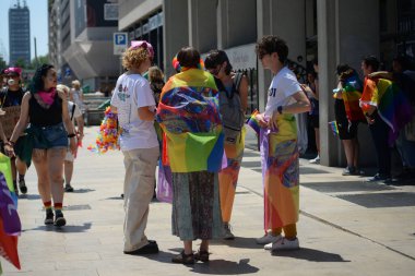 Milano Pride, gay, lezbiyen, biseksüel, transseksüel, aseksüel, interseksüel ve eşcinsel insanların gururunun ilk göstergesidir.