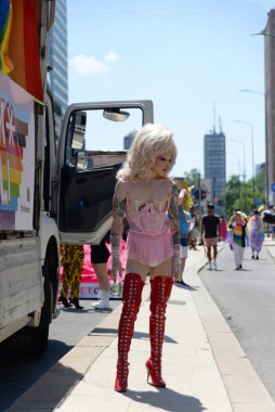 Milano Pride, gay, lezbiyen, biseksüel, transseksüel, aseksüel, interseksüel ve eşcinsel insanların gururunun ilk göstergesidir.