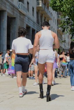 Milano Pride, gay, lezbiyen, biseksüel, transseksüel, aseksüel, interseksüel ve eşcinsel insanların gururunun ilk göstergesidir.