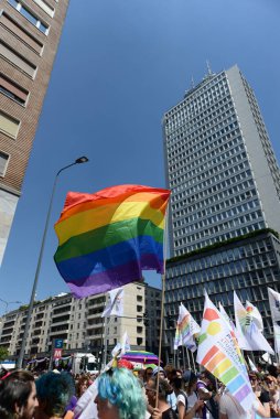 Milano Pride, gay, lezbiyen, biseksüel, transseksüel, aseksüel, interseksüel ve eşcinsel insanların gururunun ilk göstergesidir.