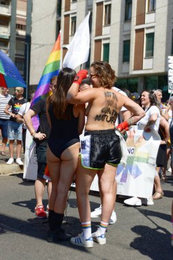 Milano Pride, gay, lezbiyen, biseksüel, transseksüel, aseksüel, interseksüel ve eşcinsel insanların gururunun ilk göstergesidir.