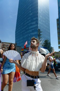 Milano Pride, gay, lezbiyen, biseksüel, transseksüel, aseksüel, interseksüel ve eşcinsel insanların gururunun ilk göstergesidir.