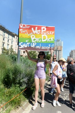 Milano Pride, gay, lezbiyen, biseksüel, transseksüel, aseksüel, interseksüel ve eşcinsel insanların gururunun ilk göstergesidir.
