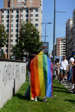 Milano Pride, gay, lezbiyen, biseksüel, transseksüel, aseksüel, interseksüel ve eşcinsel insanların gururunun ilk göstergesidir.