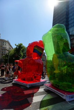 Milano Pride, gay, lezbiyen, biseksüel, transseksüel, aseksüel, interseksüel ve eşcinsel insanların gururunun ilk göstergesidir.
