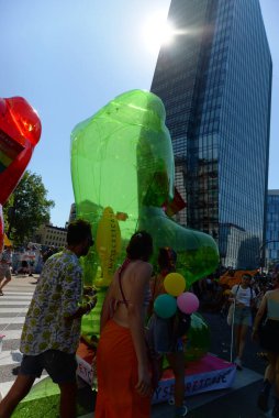 Milano Pride, gay, lezbiyen, biseksüel, transseksüel, aseksüel, interseksüel ve eşcinsel insanların gururunun ilk göstergesidir.