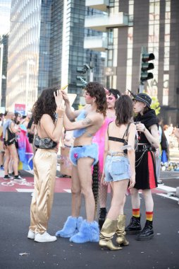 Milano Pride, gay, lezbiyen, biseksüel, transseksüel, aseksüel, interseksüel ve eşcinsel insanların gururunun ilk göstergesidir.