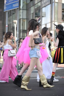 Milano Pride, gay, lezbiyen, biseksüel, transseksüel, aseksüel, interseksüel ve eşcinsel insanların gururunun ilk göstergesidir.