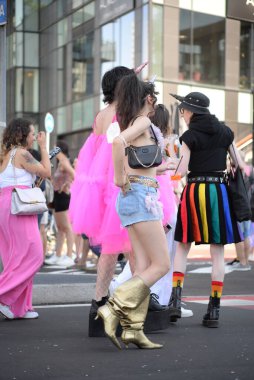 Milano Pride, gay, lezbiyen, biseksüel, transseksüel, aseksüel, interseksüel ve eşcinsel insanların gururunun ilk göstergesidir.