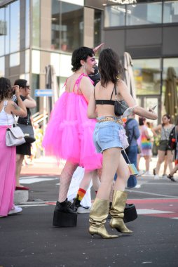 Milano Pride, gay, lezbiyen, biseksüel, transseksüel, aseksüel, interseksüel ve eşcinsel insanların gururunun ilk göstergesidir.