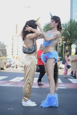 Milano Pride, gay, lezbiyen, biseksüel, transseksüel, aseksüel, interseksüel ve eşcinsel insanların gururunun ilk göstergesidir.