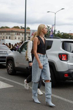 DIESEL defilesinden sonra Milano sokakları - Moda haftası Eylül 2022