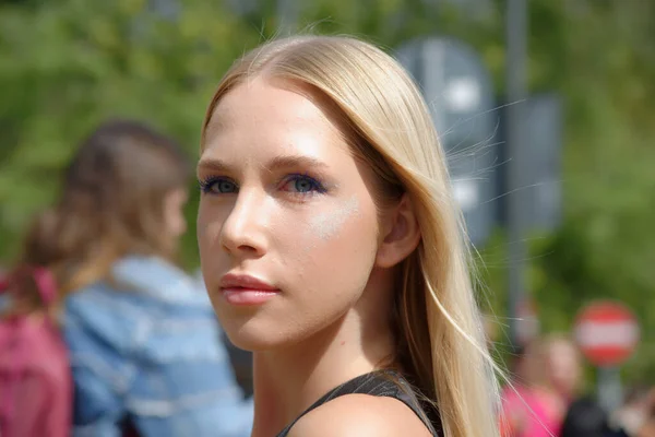 DIESEL defilesinden sonra Milano sokakları - Moda haftası Eylül 2022