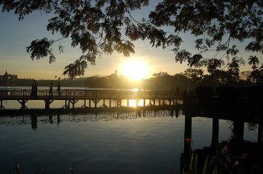 Köprüde güzel gündoğumu