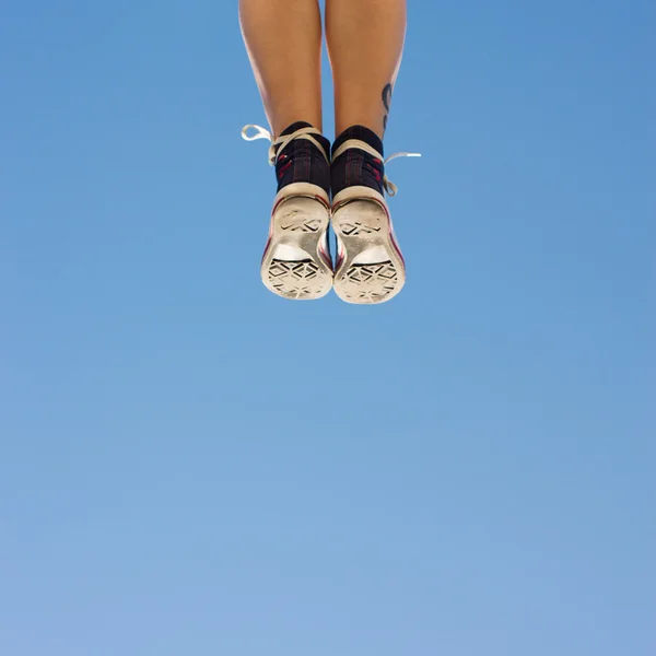 Schoenen op voeten — Stockfoto