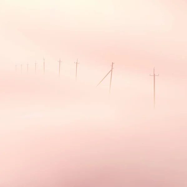 Linhas Eléctricas Nuvens Nebulosas Ondas Nevoeiro Pastel Paisagem Rural — Vetor de Stock