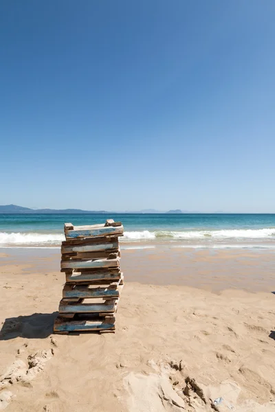 Legno sulla sabbia della spiaggia — Foto Stock