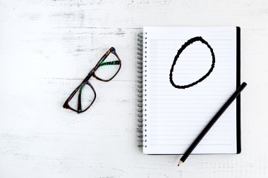 Defter kalem yazılı kelime sıfır ile ahşap üzerine ile