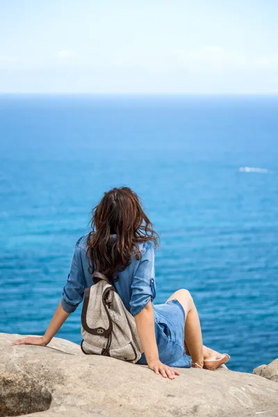 In the picture we can see back to a woman at the seaside — Stock Photo, Image