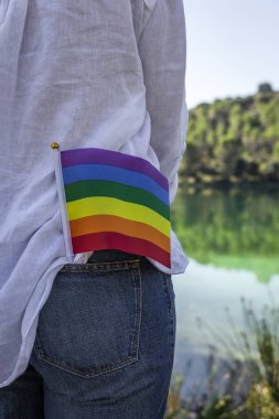 LGBT bayrağı sahada. Gurur. Özgürlük kavramı