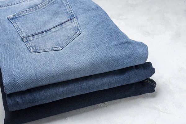 Modré Džíny Kalhoty Oblečení Hromádka Pozadí Detail Pěkné Modré Džíny — Stock fotografie