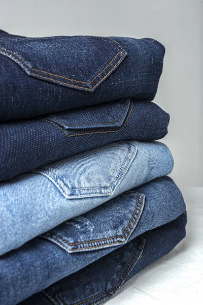 Calça Jeans Azul Roupas Pilha Fundo Detalhe Jeans Azul Agradável — Fotografia de Stock