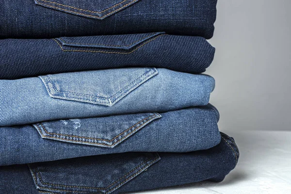 Calça Jeans Azul Roupas Pilha Fundo Detalhe Jeans Azul Agradável — Fotografia de Stock