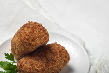 Ev yapımı jambonlu kroket. Tipik İspanyol yemekleri.