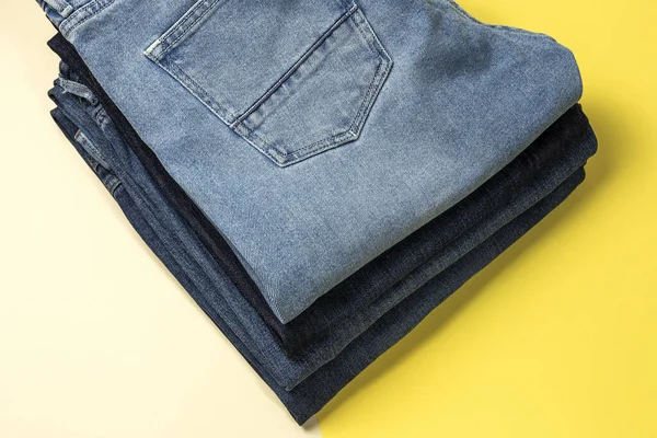 Calça Jeans Azul Sobre Fundo Colorido Isolado Denim Detalhes Moda — Fotografia de Stock