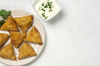 Ev yapımı geleneksel Fas Briwats. Tipik Fas yemekleri. Arapça yemek