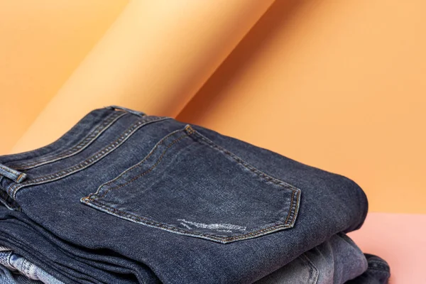 Calça Jeans Azul Sobre Fundo Colorido Isolado Denim Detalhes Moda — Fotografia de Stock