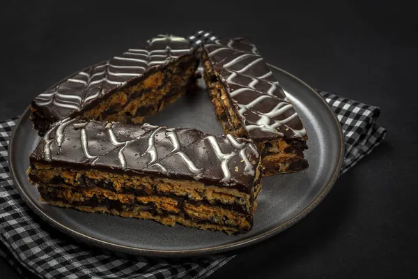 Traditionelle Schokolade Millefoglie Oder Französische Millefoglie Feuille Auf Dunklem Hintergrund — Stockfoto