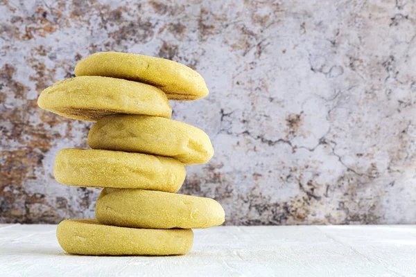 Ev yapımı harcha irmikli ekmek krepleri. Helal kavramı. Arapça yemek